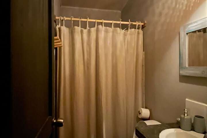Room 11 of 18