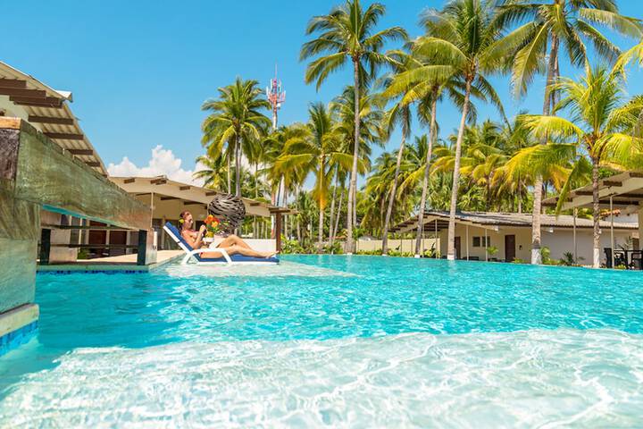 Hotel Pool