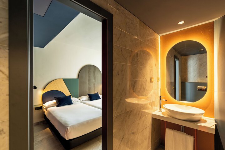 Room 77 of 265