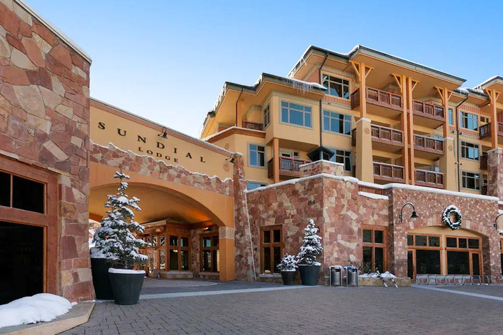 Exterior of Sundial Lodge by Wyndham Vacation Rentals