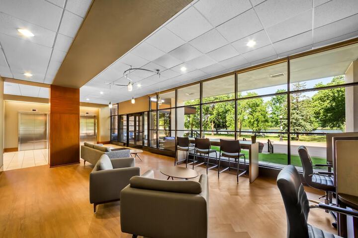 Business Center 93 of 123