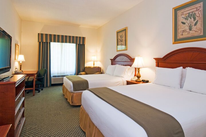 Standard Room, King or Two Doubles (2 of 3)