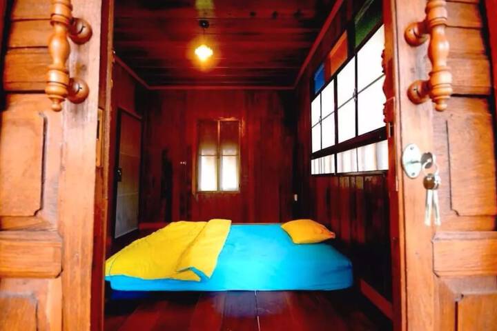 Room 1 of 6