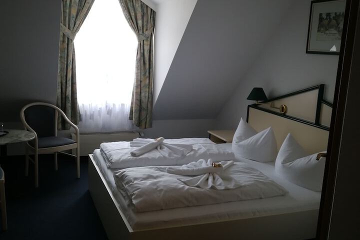 Room 10 of 35