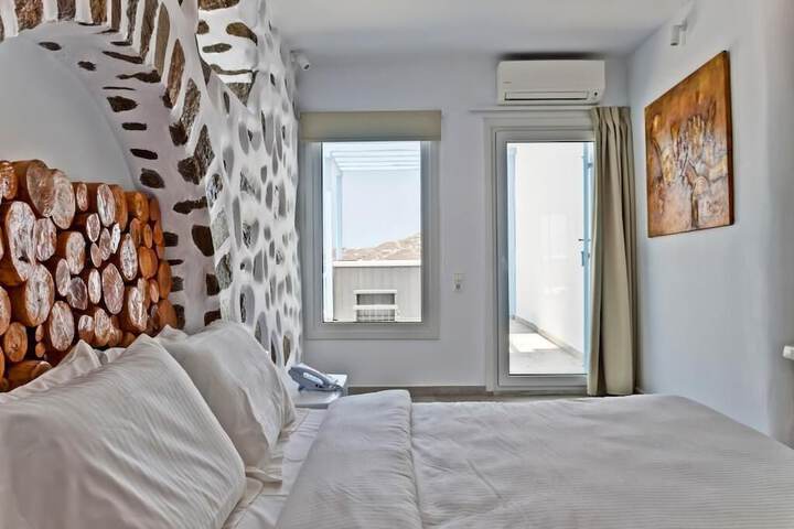 Room 4 of 106