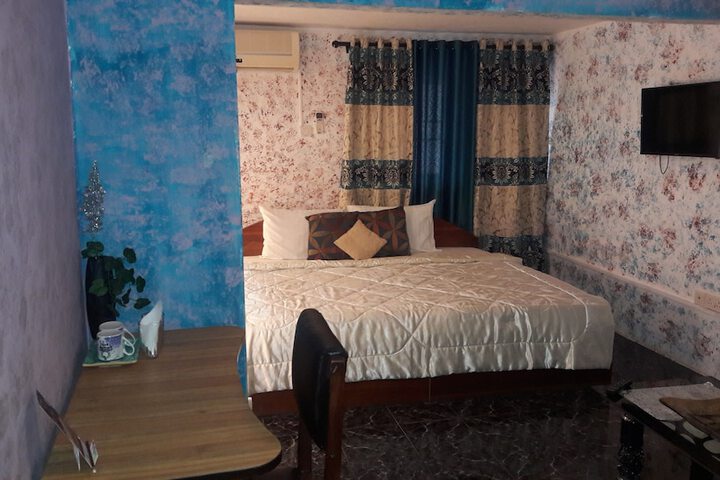 Room 12 of 33