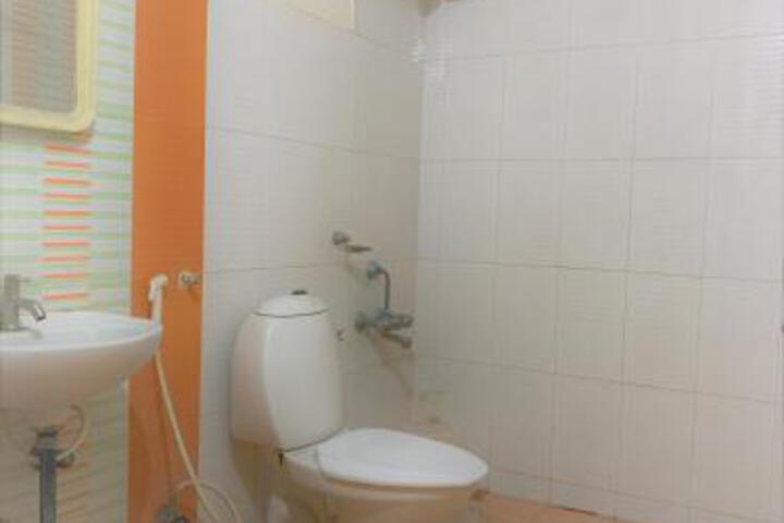 Room 2 of 2