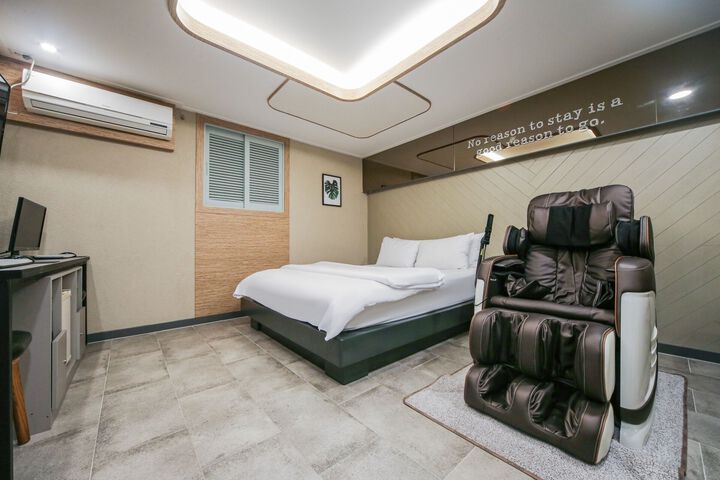 Room 48 of 70