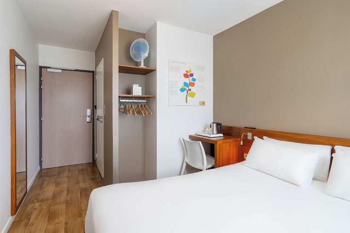Room 21 of 74