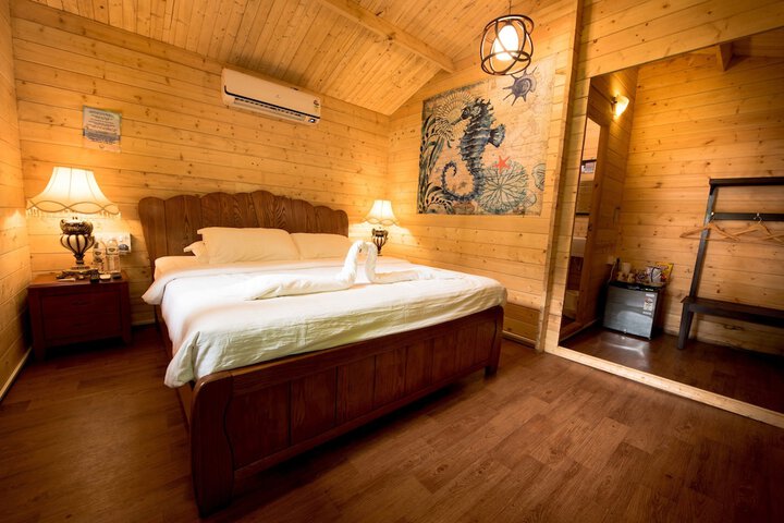Room 40 of 193