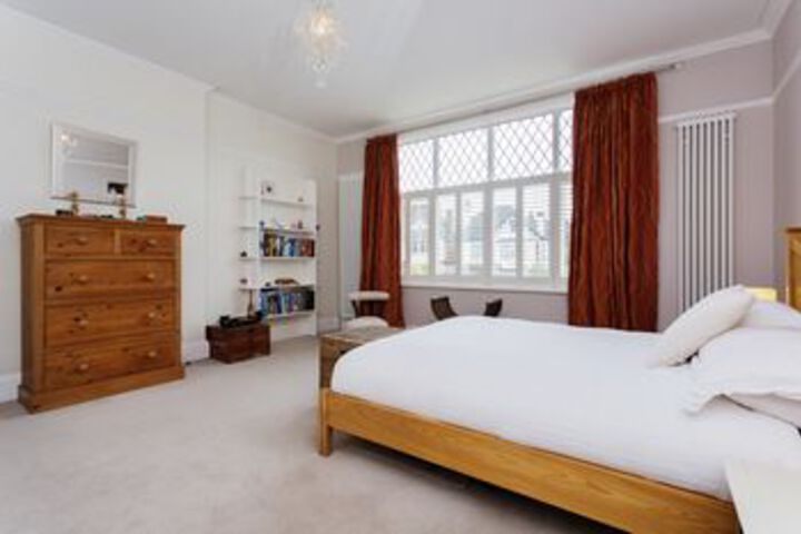 Room 10 of 30