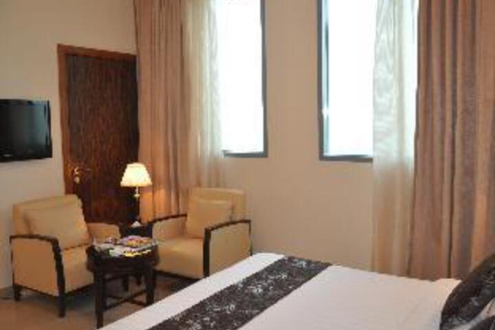 Room 11 of 19