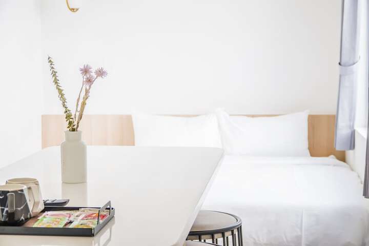 Room 33 of 145