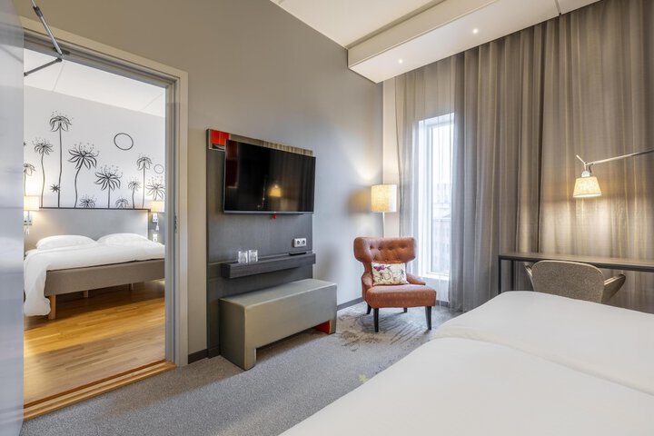Room 53 of 249