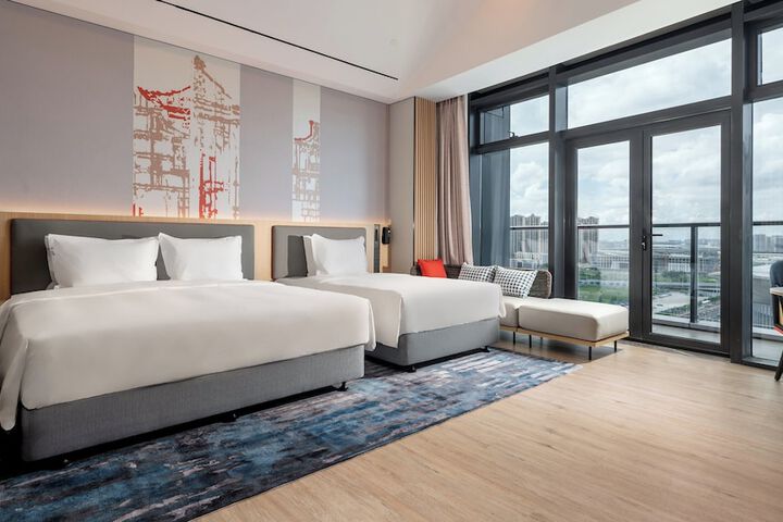 Room 10 of 73