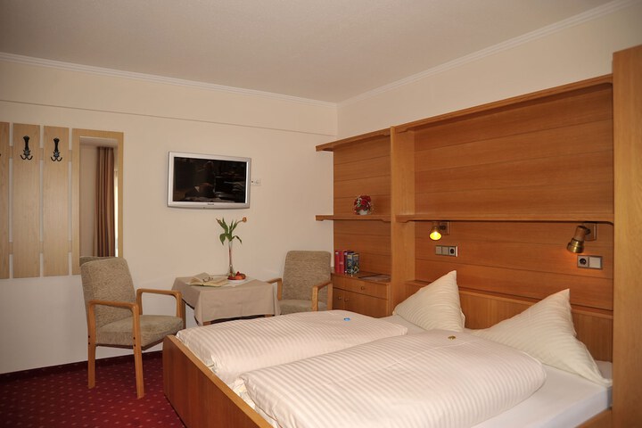 Room 2 of 40