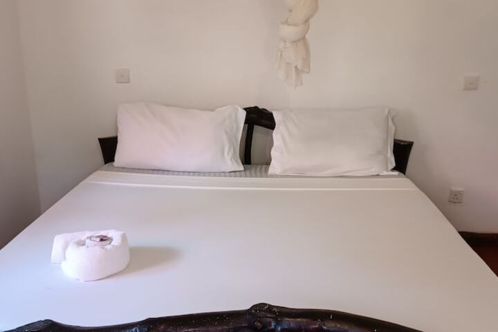 Room 13 of 34