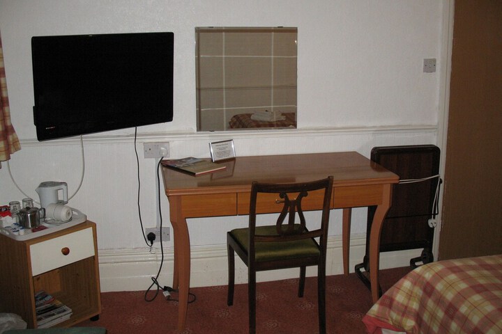 Room 13 of 32