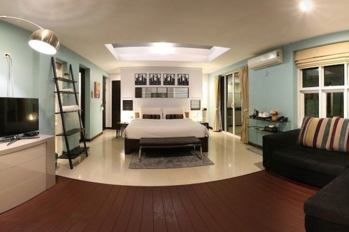 Room 7 of 106