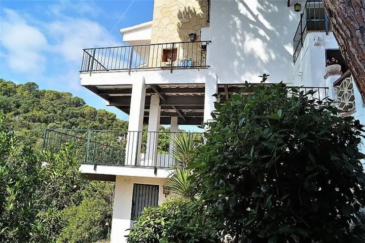 House - 2 Bedrooms with Pool and WiFi - 107930
