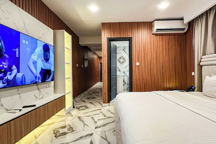 Room 42 of 121