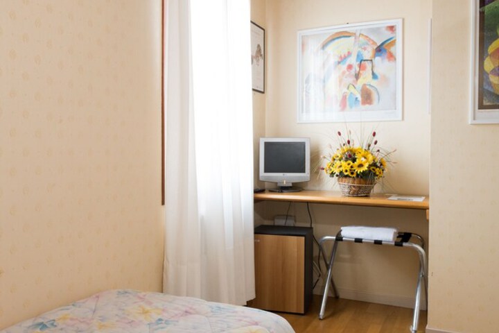 Room 3 of 13