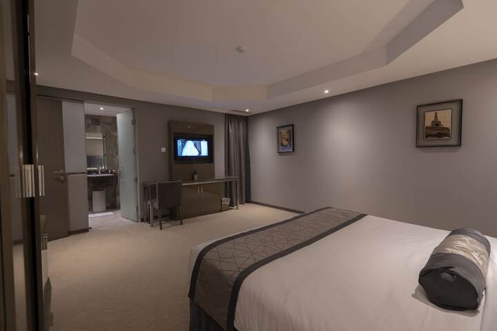 Room 13 of 40