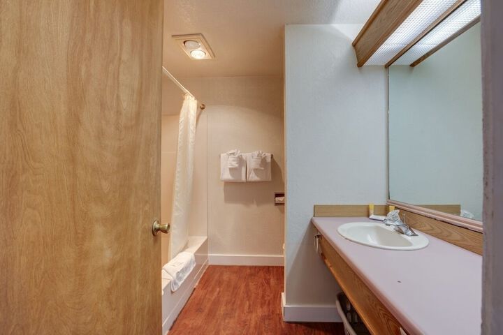 Room 40 of 76