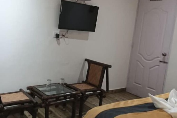 Room 6 of 25