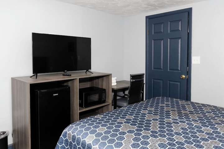 Room 6 of 9