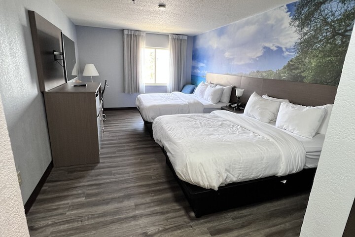 2 Queen Beds (18 of 37)