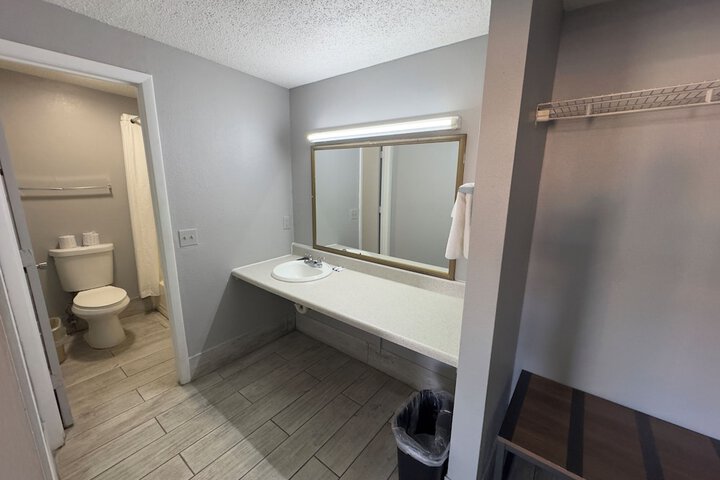 Room 15 of 18