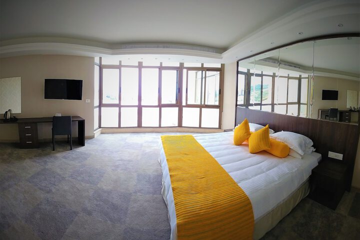 Room 25 of 97