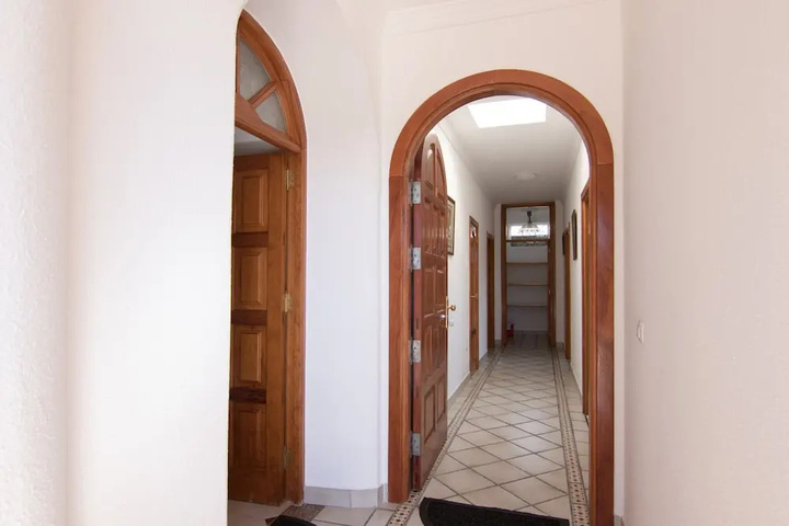 Room 12 of 27