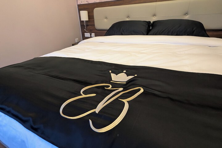 Room 4 of 117