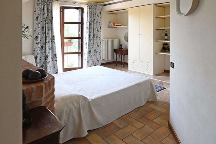Room 13 of 36