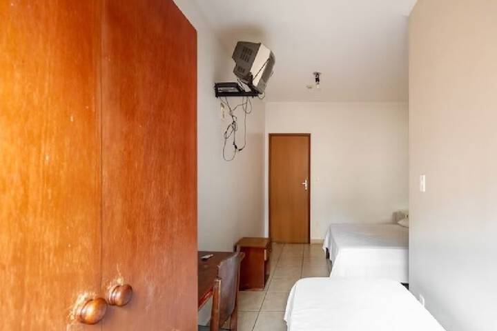 Room 4 of 10