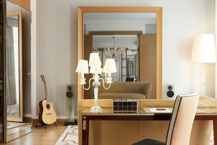 Room 100 of 261