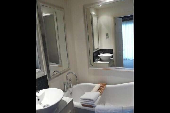 Room 34 of 77