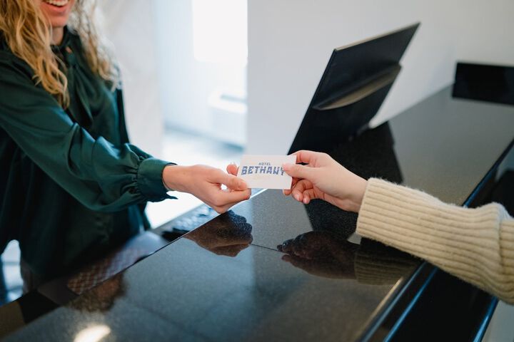 Check-in/check-out kiosk