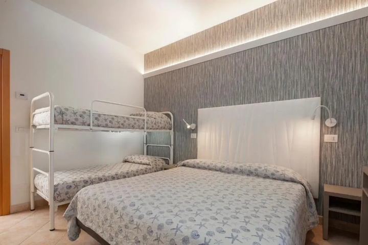 Room 4 of 50