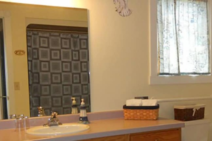 Room 9 of 16