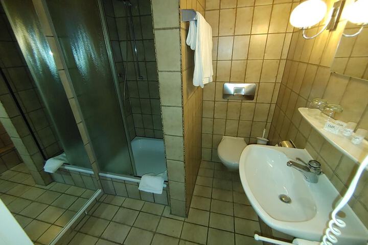 Room 21 of 47
