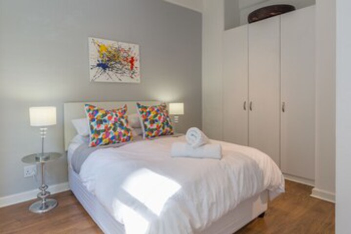 Room 4 of 16