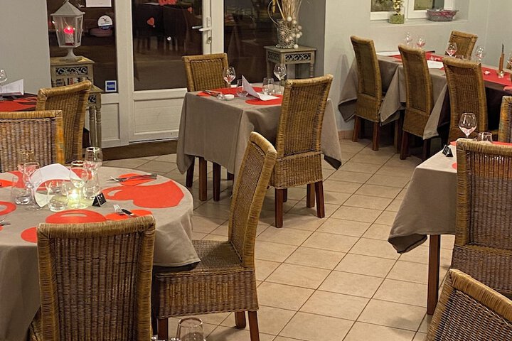 Dining 34 of 44