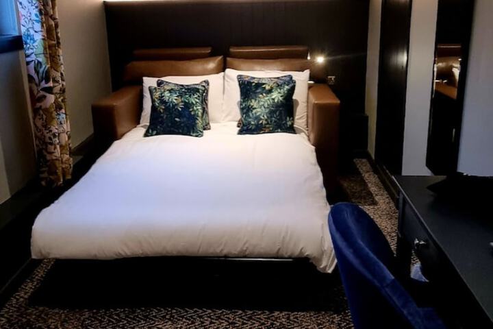 Room 12 of 99