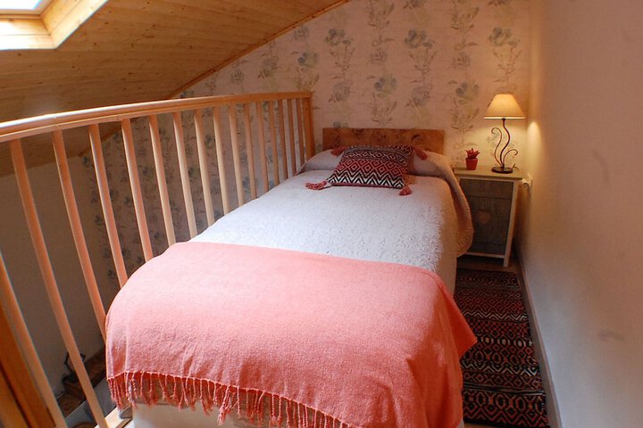 Room 10 of 12