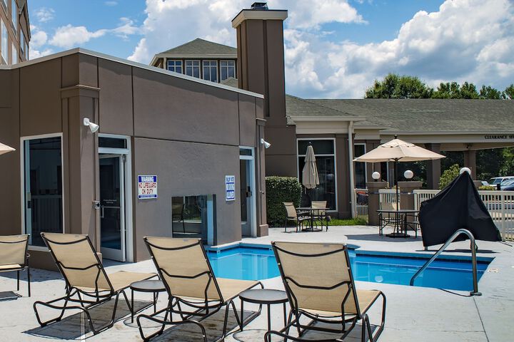 Indoor/outdoor pool