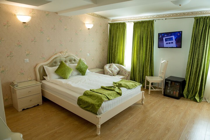 Room 5 of 38