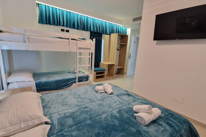 Room 21 of 65